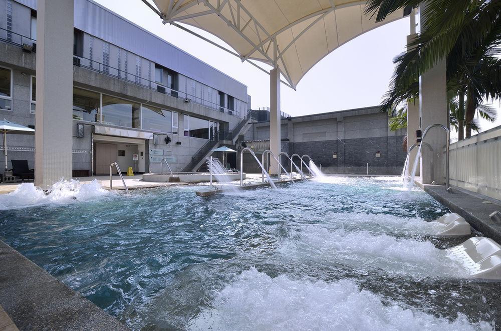 The Sun Hot Spring & Resort Tajcshung Kültér fotó