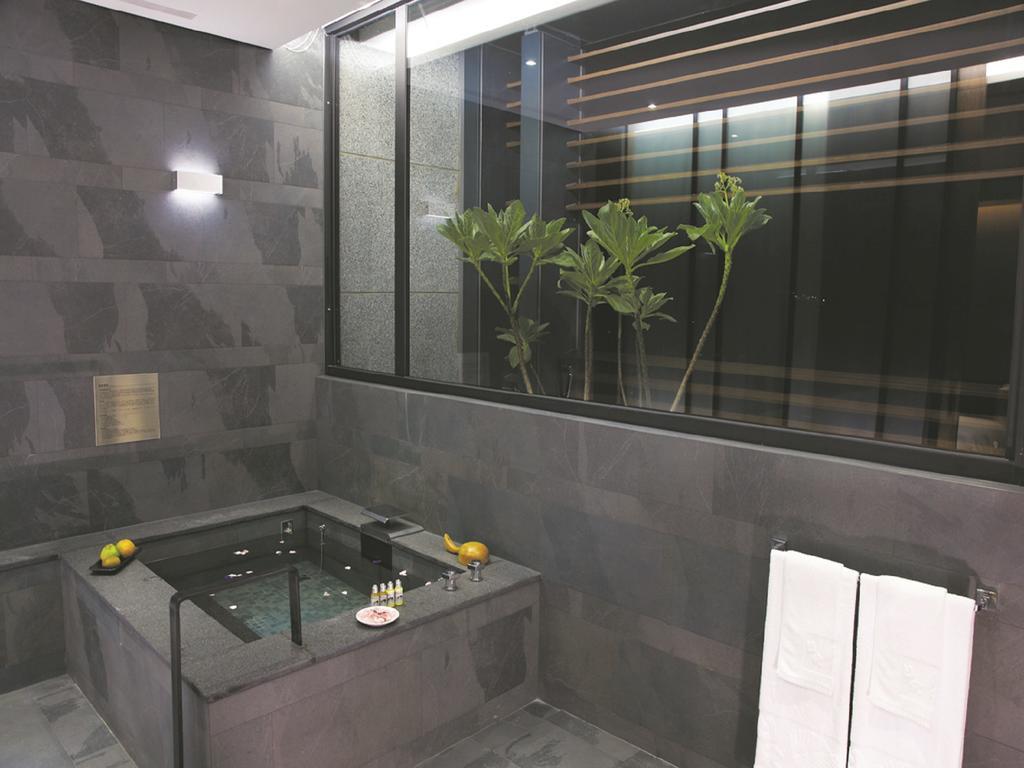 The Sun Hot Spring & Resort Tajcshung Kültér fotó