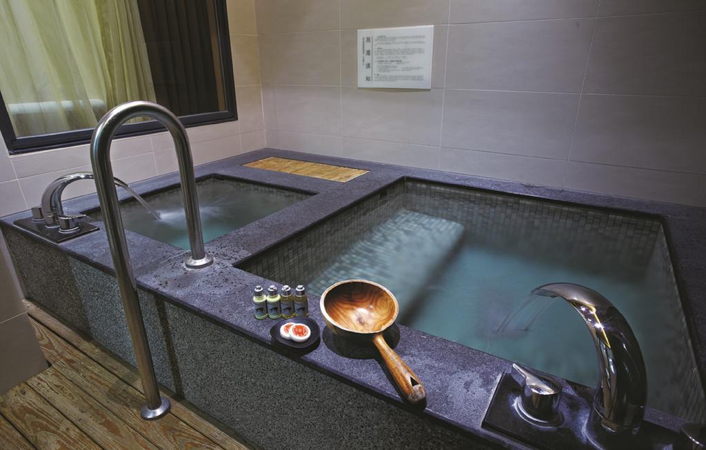 The Sun Hot Spring & Resort Tajcshung Kültér fotó